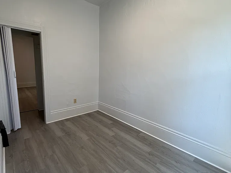 7009 Hecker Ave — Photo 4
