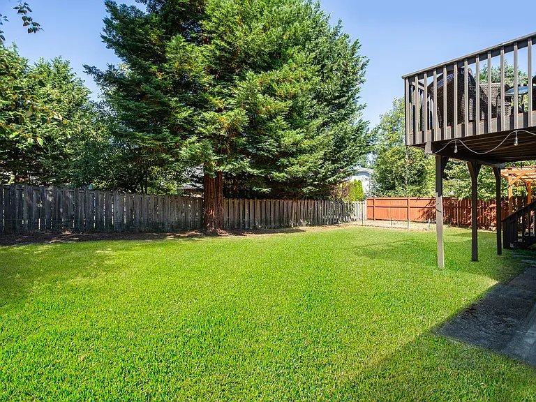 623 Harvest Rd — Photo 29