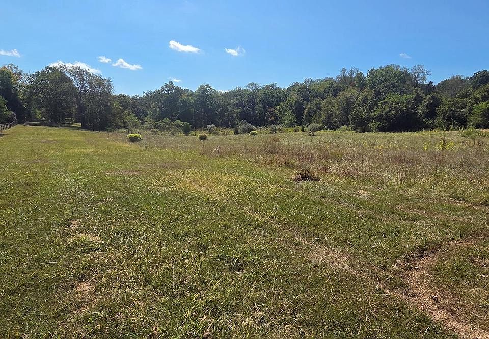 1st image of Loudoun Dr