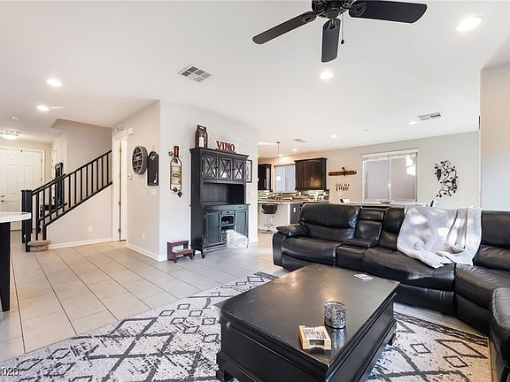 5th image of 9815 Vista Meadows Ave