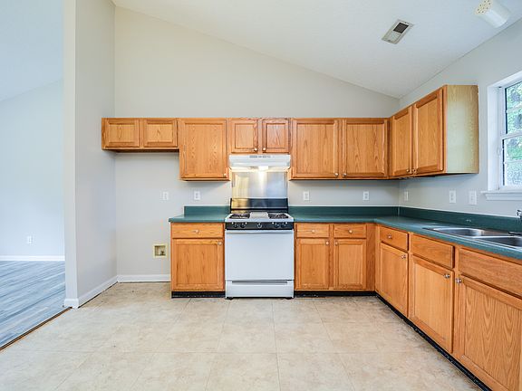 2nd image of 509 Grammercy Pl