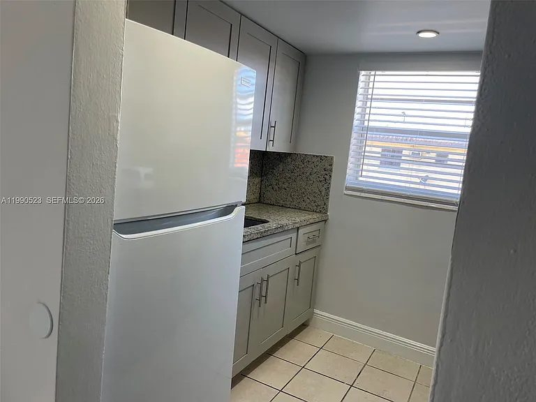 1787 SW 7th St #7 — Photo 6