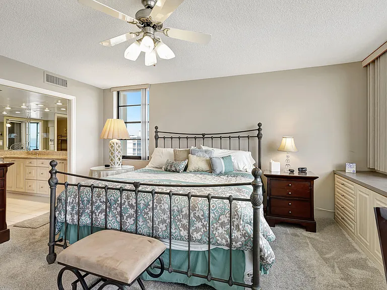 840 Ocean Dr #806 — Photo 28