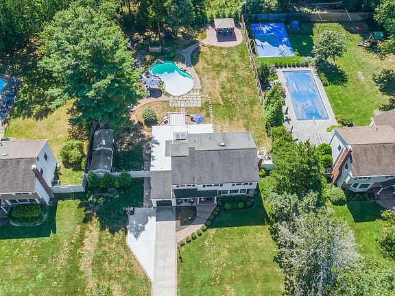 2nd image of 60 Cygnet Dr