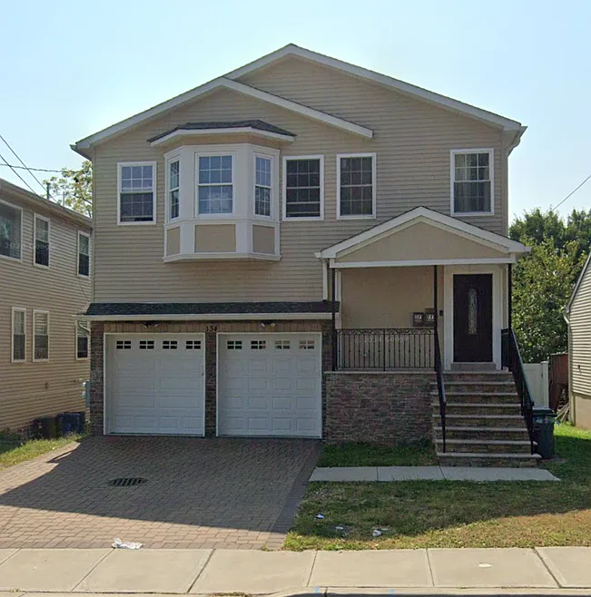 134 Astoria Pl #1