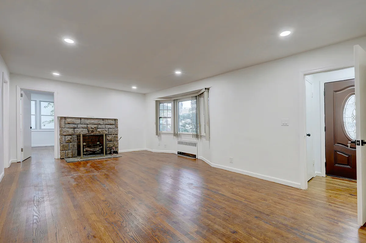 Building Photo - 4-21 Saddle River Rd #1