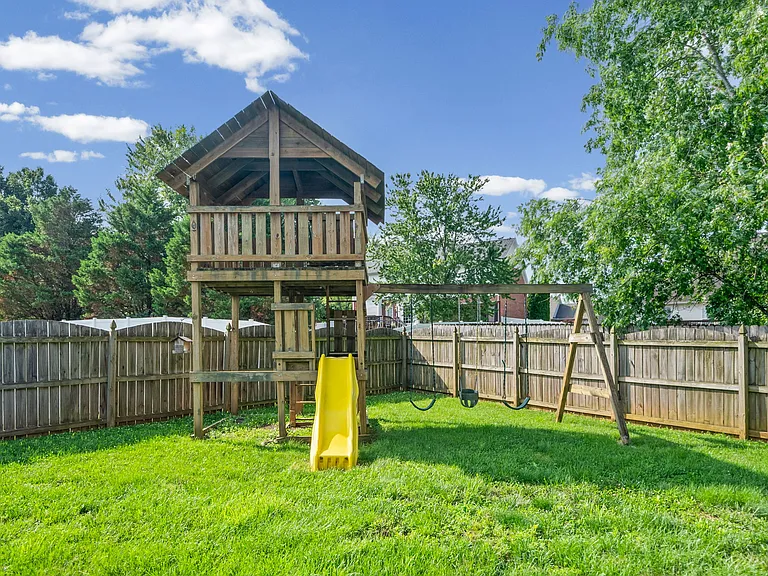 405 Tranquill Ln — Photo 38