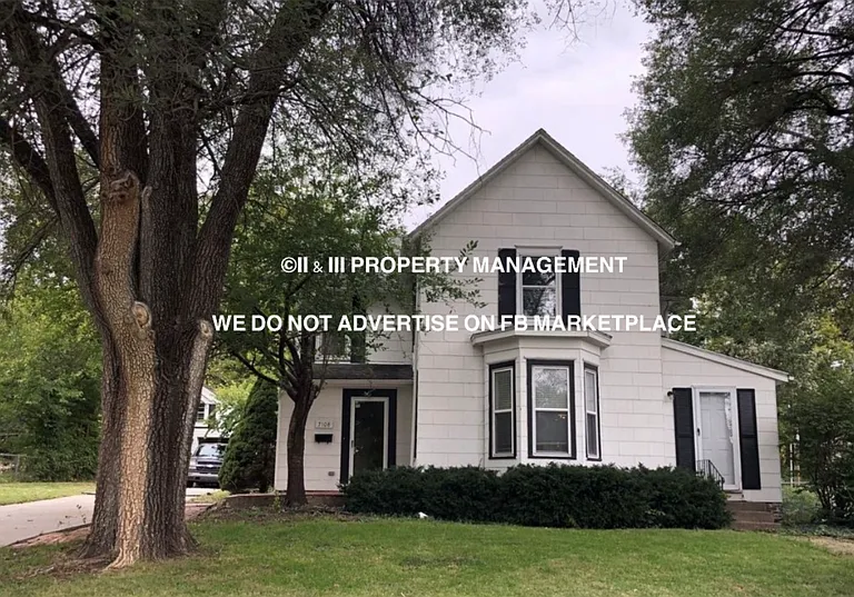 7108 W 86th St — Photo 1