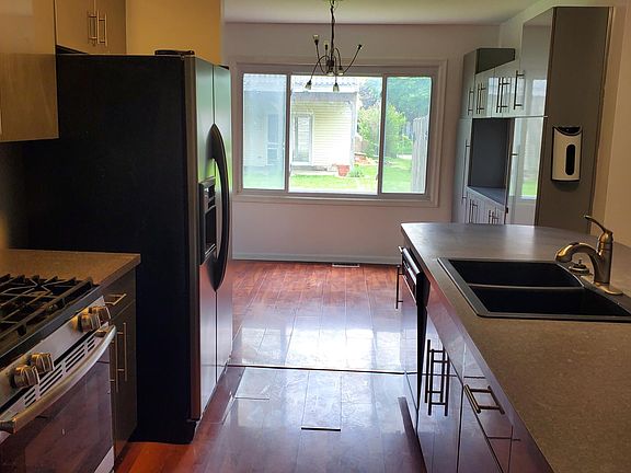 3rd image of 1031 W Elmwood Ln