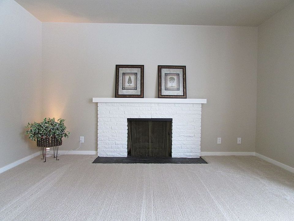Living Room w/Gas Fireplace