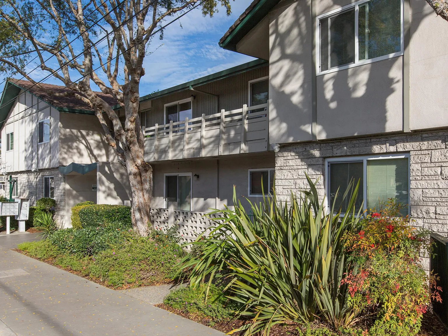 Valley Manor Apartments — Photo 3
