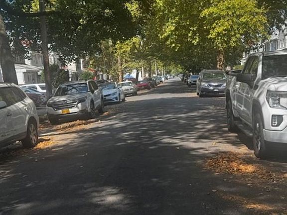 Exterior Neighborhood (street photo)