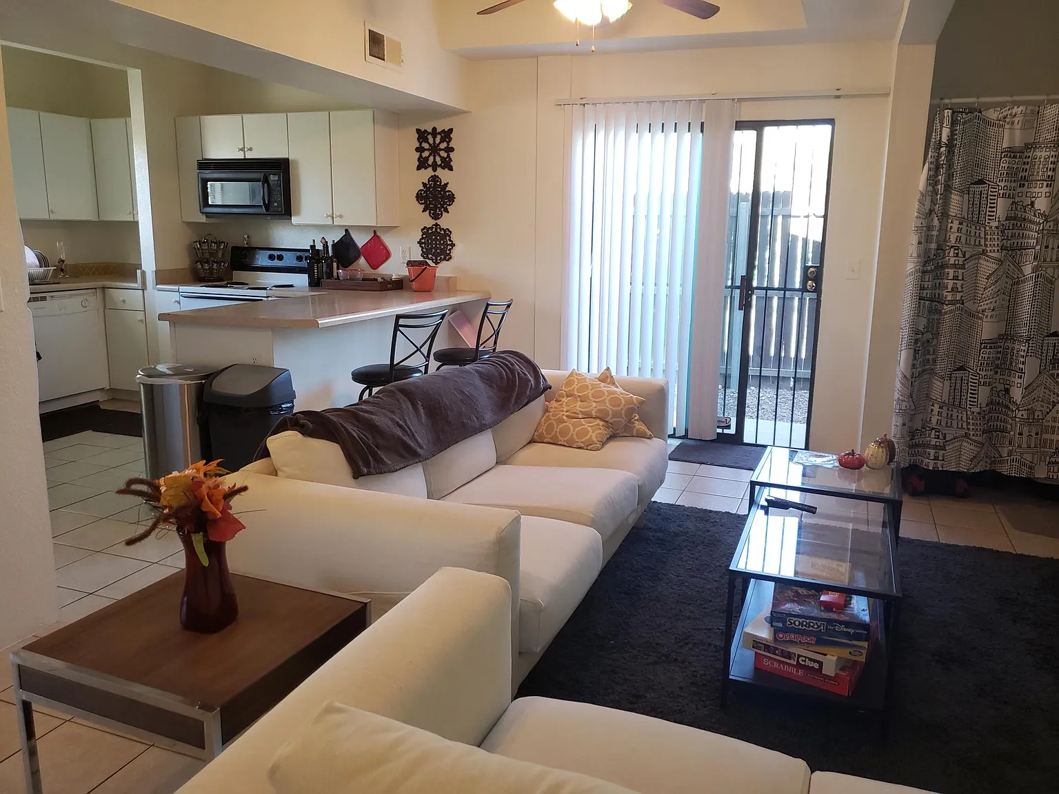 3 bed, 1156 sqft, $2,115 — Photo 2