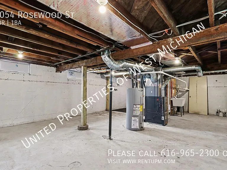 1054 Rosewood St — Photo 11