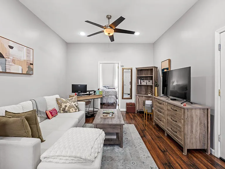 916 Willow Ave #1 — Photo 7