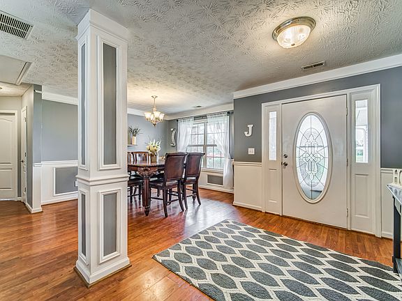 3rd image of 101 High Meadow Trl