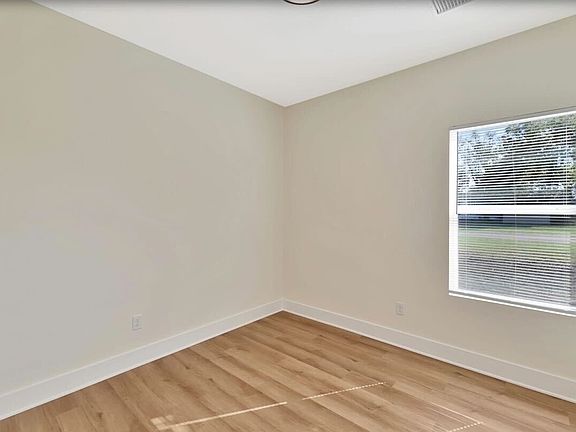 5th image of 16824 W Kashmir St