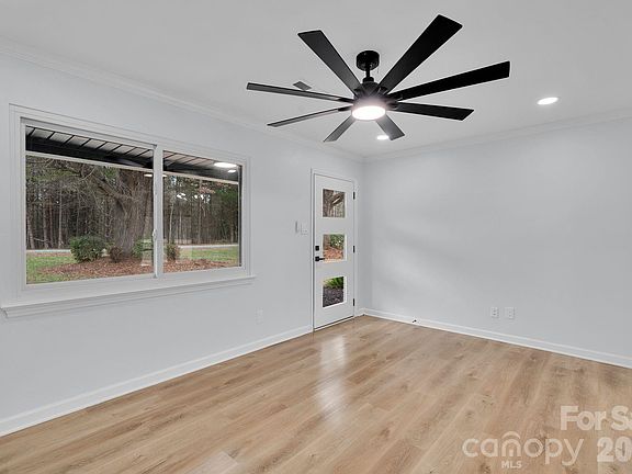 3rd image of 10628 Connell Rd