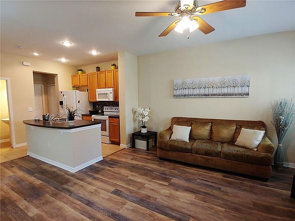 4th image of 7431 Arlington Grove Cir