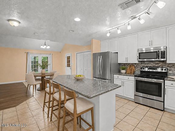 5th image of 109 S Wright Ave