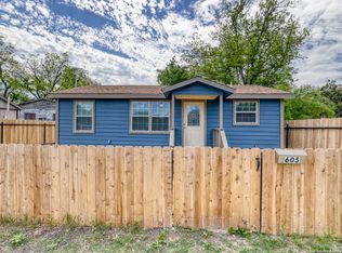605 Juarez St, Uvalde, TX 78801