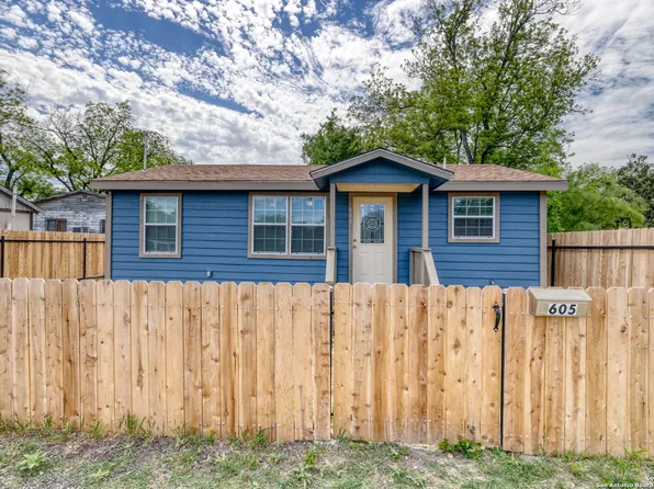 605 Juarez, Uvalde, TX 78801