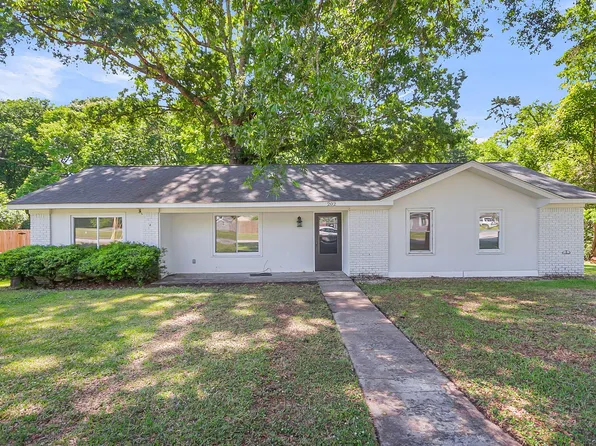 202 Sprucewood Dr, Summerville, SC 29485