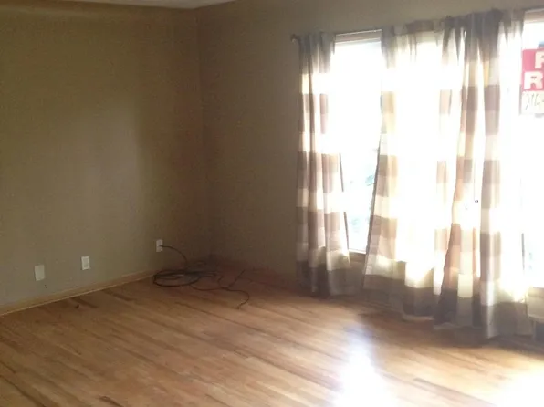 2476 Warrensville Center Rd, University Heights, OH 44118