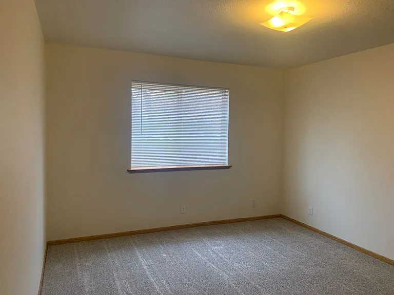 2211 NE Holliday Ave #1 — Photo 18