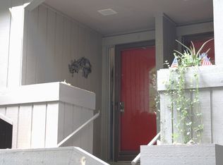 255 Shoreline Rd APT A, Lake Barrington, IL 60010