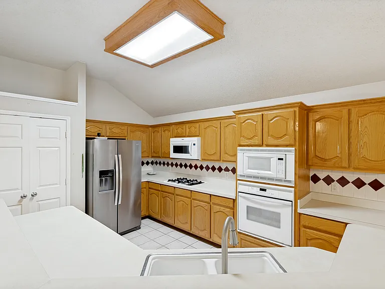 1524 Summerfield Dr — Photo 6