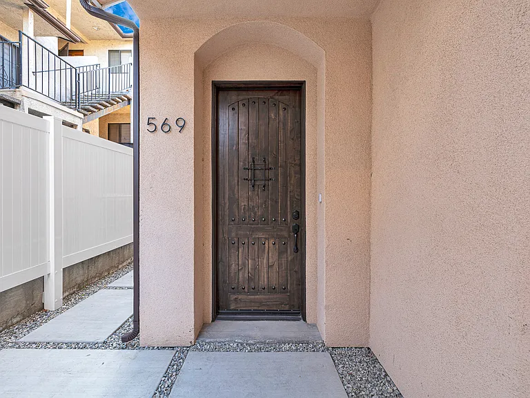 569 E Cypress Ave — Photo 2