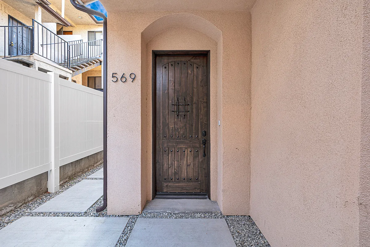 Building Photo - 569 E Cypress Ave