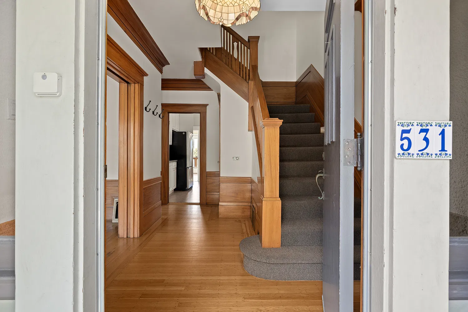 3 bed, 2.5 bath, 2050 sqft, $11,000 — Photo 2