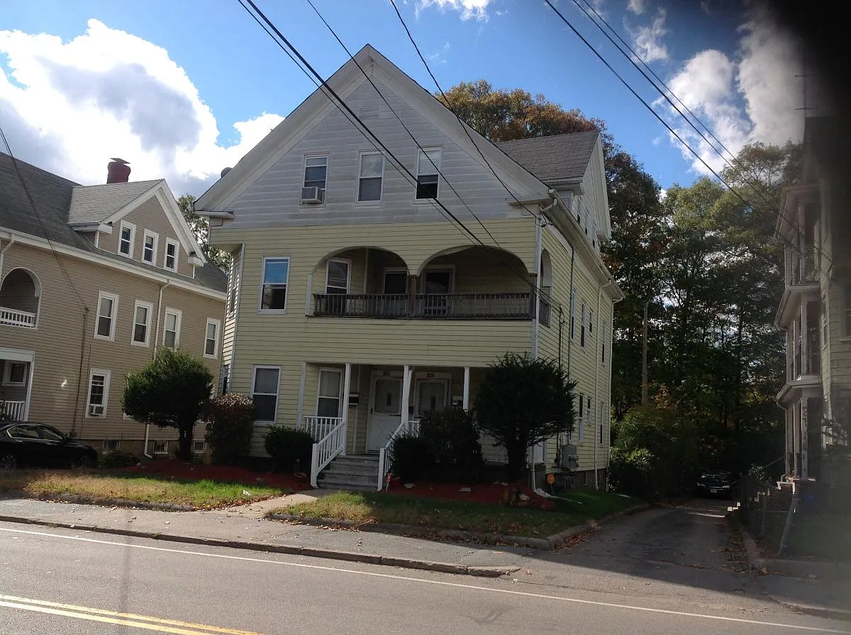 3 bed, 1100 sqft, $2,600 — Photo 1