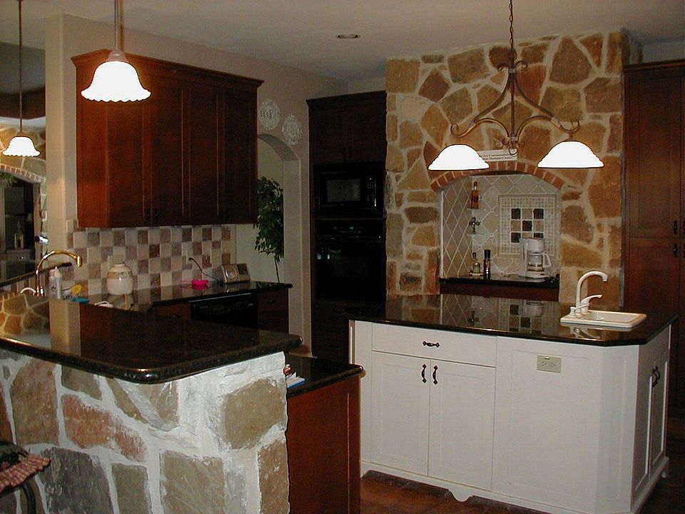 1st image of 213 White Oak Trl