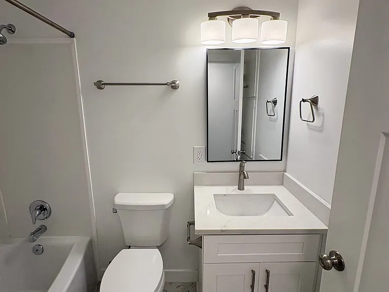 2345 Minor Ave E #3 — Photo 11