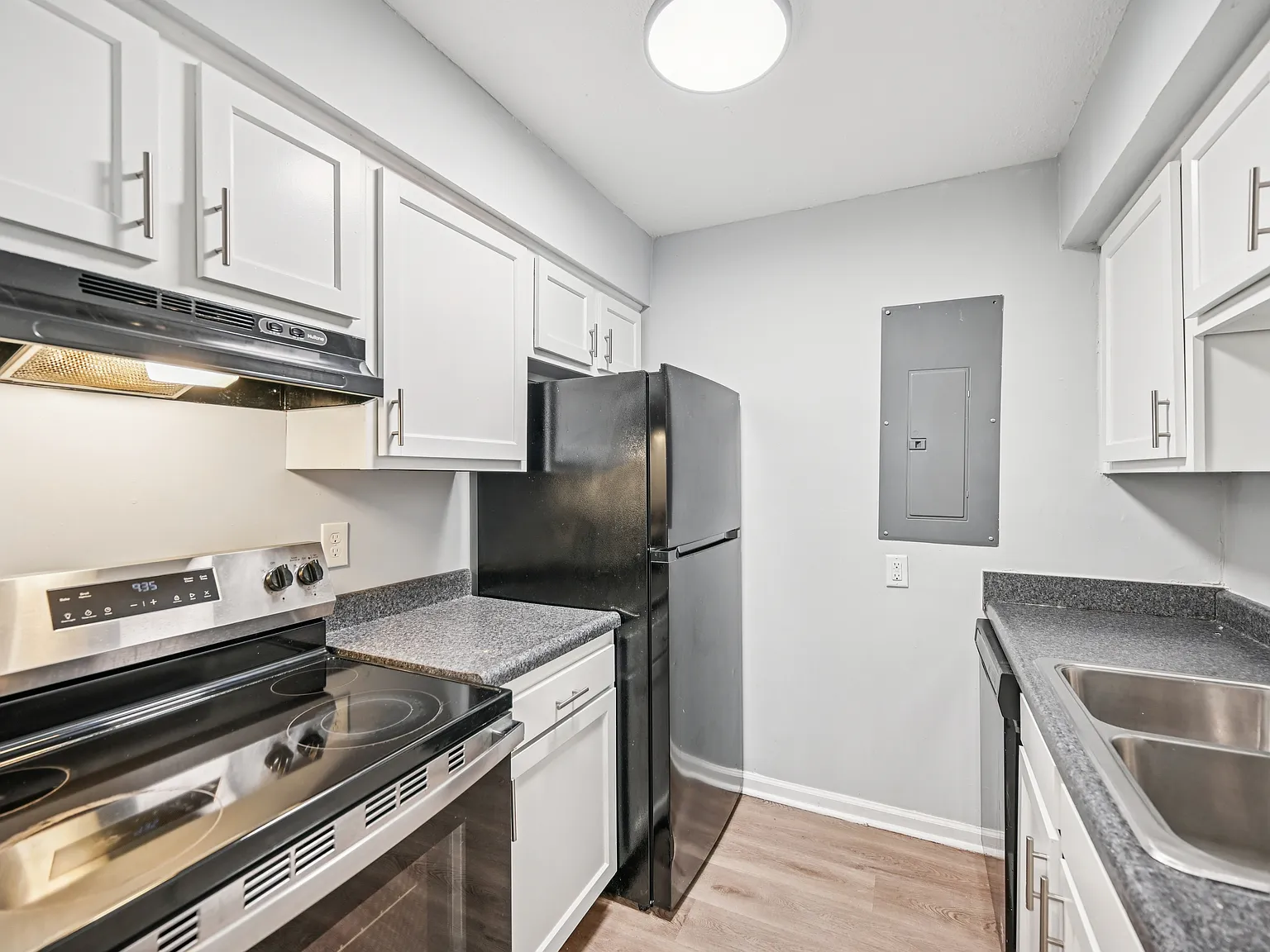 Virginia Creek Apartments — Photo 2