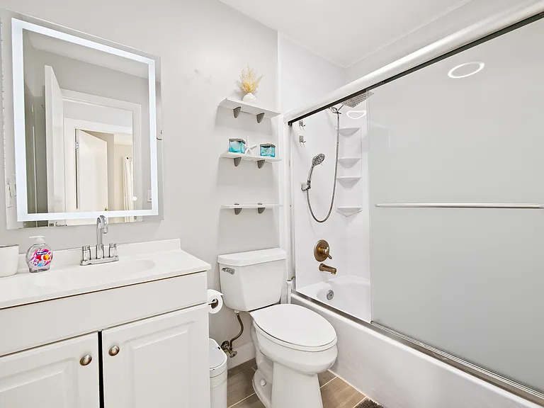 3298 N Dixie Hwy — Photo 16