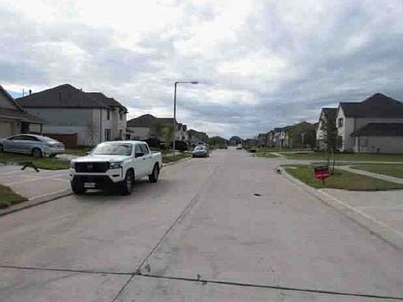 Exterior Neighborhood (street photo)