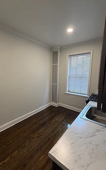 28 Duncan Ave Apartments — Photo 3