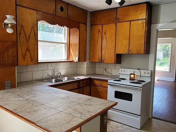 3rd image of 485 Saint Leger Ave