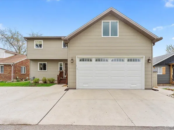13516 Venetian Dr, Monroe, MI 48161