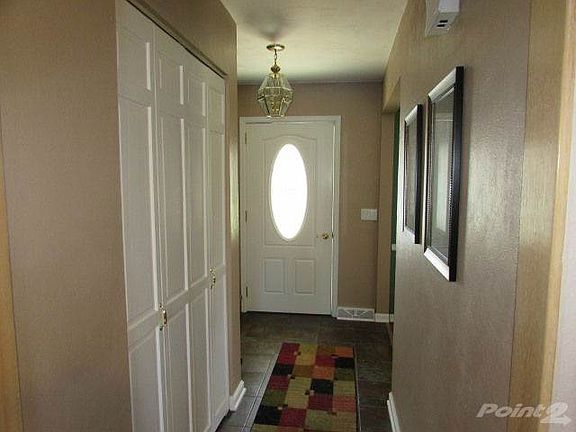Eagle Point Foyer (640x480)