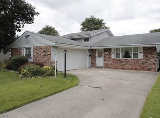 121 Edgefield Dr, Elyria, OH