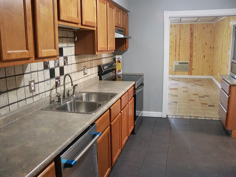 8448 Engler Ave — Photo 5