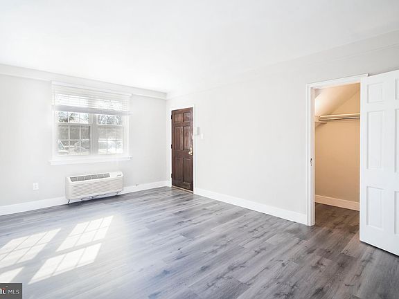 3rd image of 3313 Commonwealth Ave Unit 1-3313D