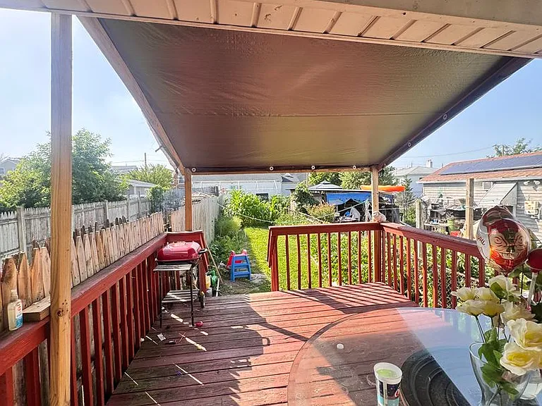 222 E Franklin St — Photo 8