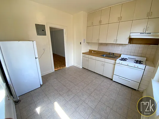 Rented by Realty 2000 Corp | media 28