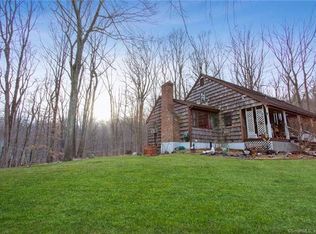 4 Serenity Ln, Sandy Hook, CT 06482